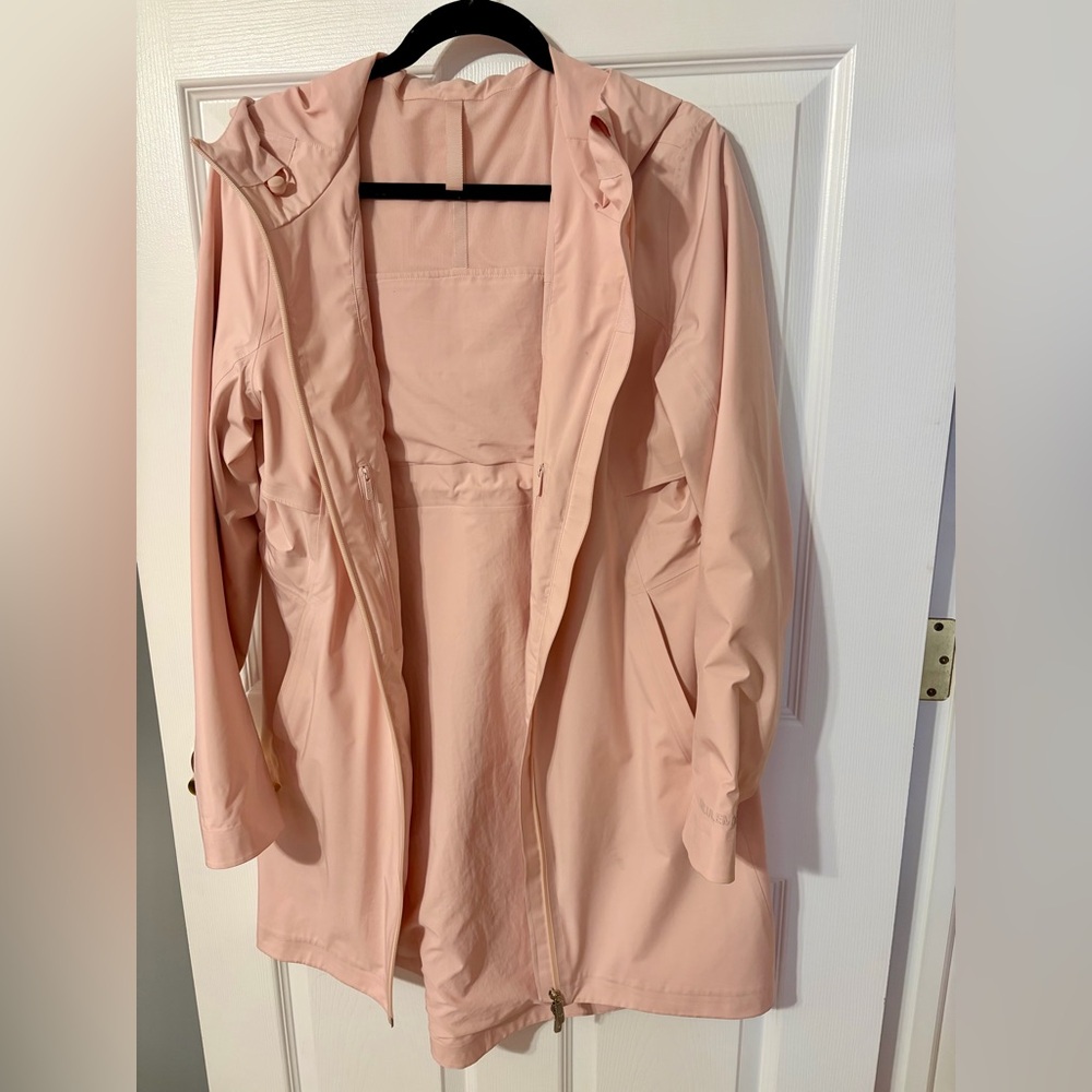 Lululemon rain rebel jacket size 10